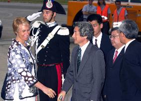 Premier Koizumi arrives at Genoa for G-8 summit